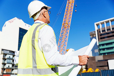 藍(lán)圖加身 工程師與建筑工人在施工現(xiàn)場(chǎng)的協(xié)奏曲